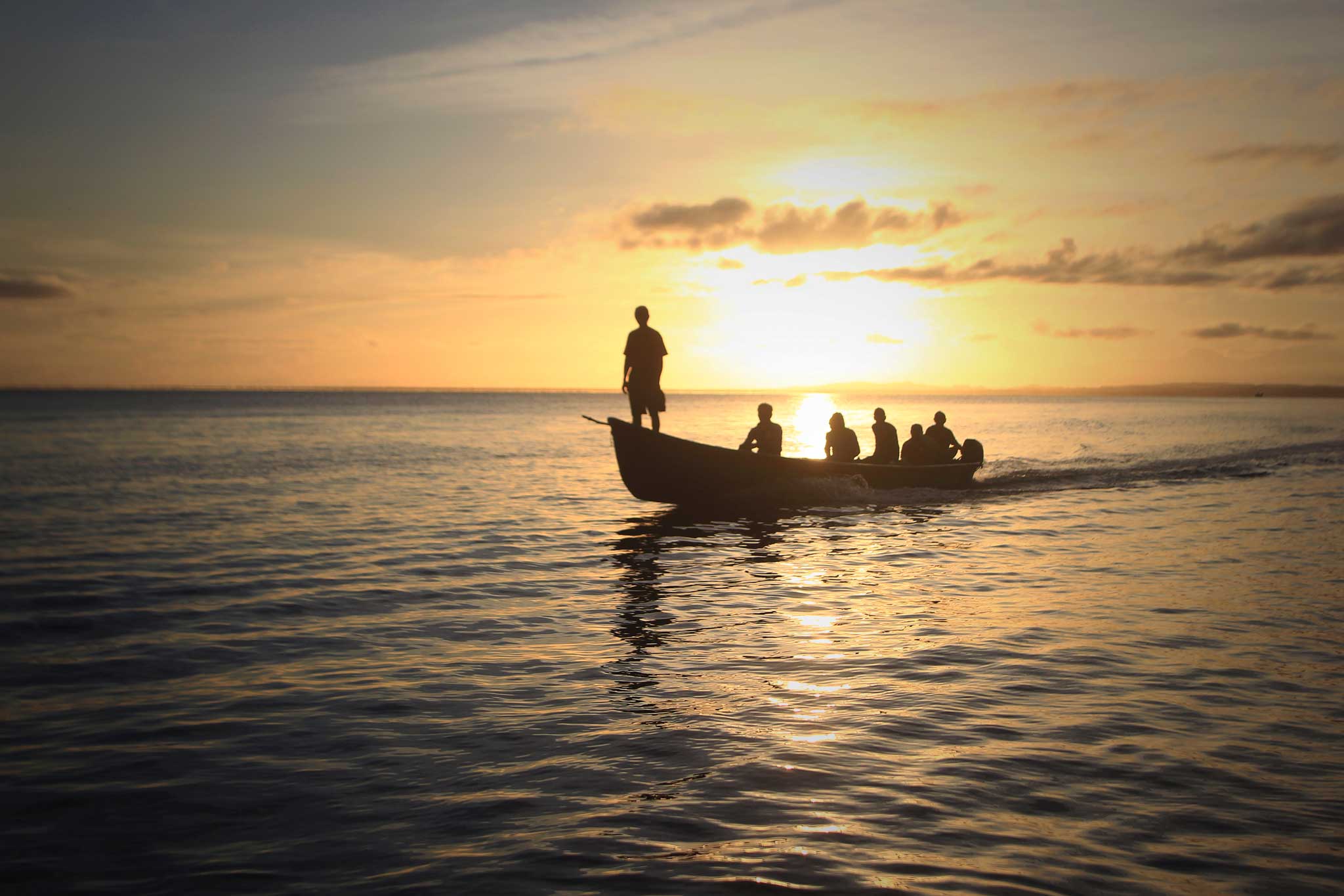 En la Bahía de Amatique, en el Caribe de Guatemala, unos 600 pescadores se dedican a la pesca de la manjúa, una sardina muy importante para el desarrollo biológico marino de la zona. Foto: Jorge Rodríguez
